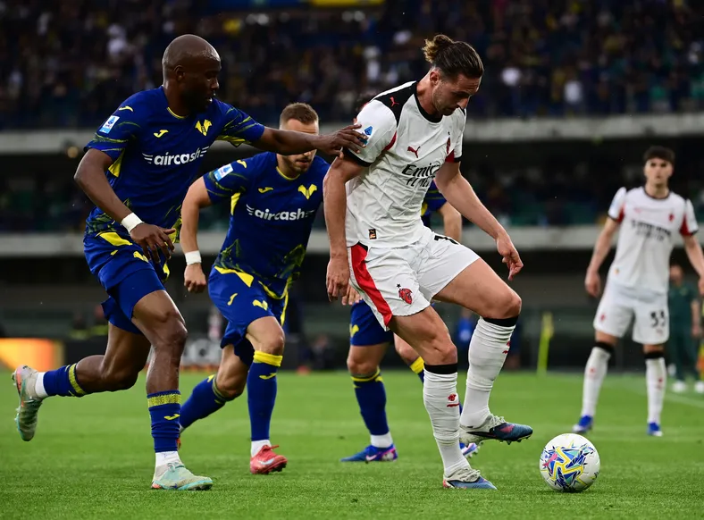 Investigação em Milão mira 50 jogadores em festas com prostituição - Imagem