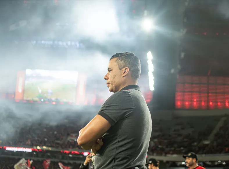 Jair Ventura diz que arbitragem "condicionou" derrota do Vitória - Imagem