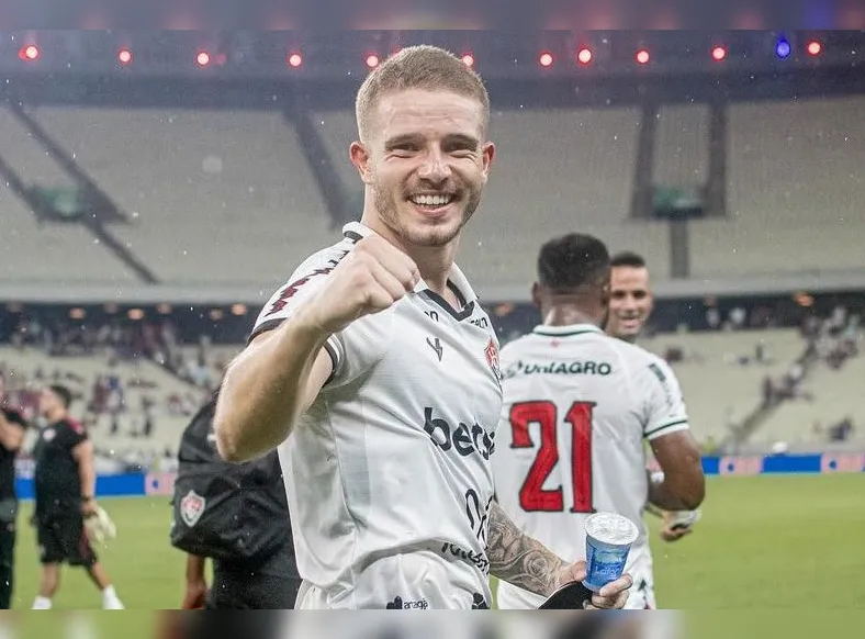 Jogador do Vitória marca gol no último lance e elimina Santos do Paulistão - Imagem