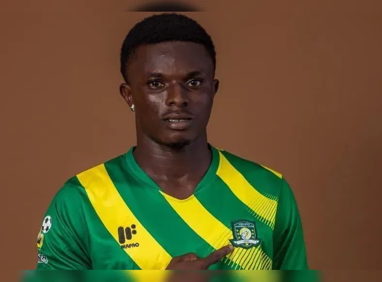 Jogador morre após ser baleado na cabeça em ataque contra ônibus de time - Imagem