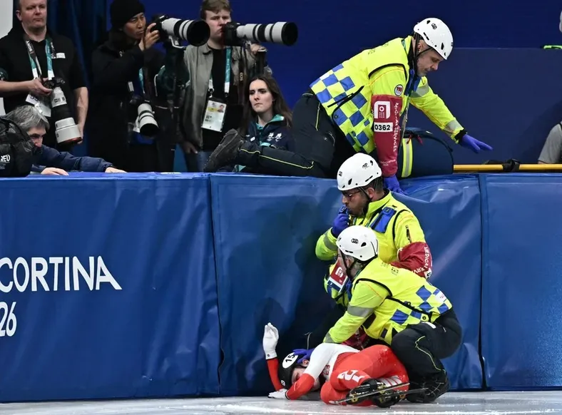 Jogos de Inverno: atleta é atingida no rosto por lâmina de adversária - Imagem