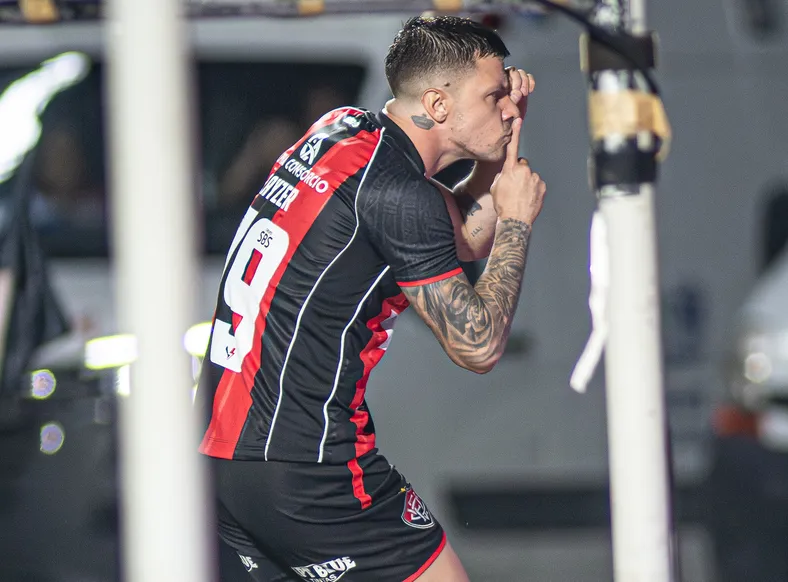 Kayzer critica "energia ruim" da internet e avalia dupla com Renê - Imagem