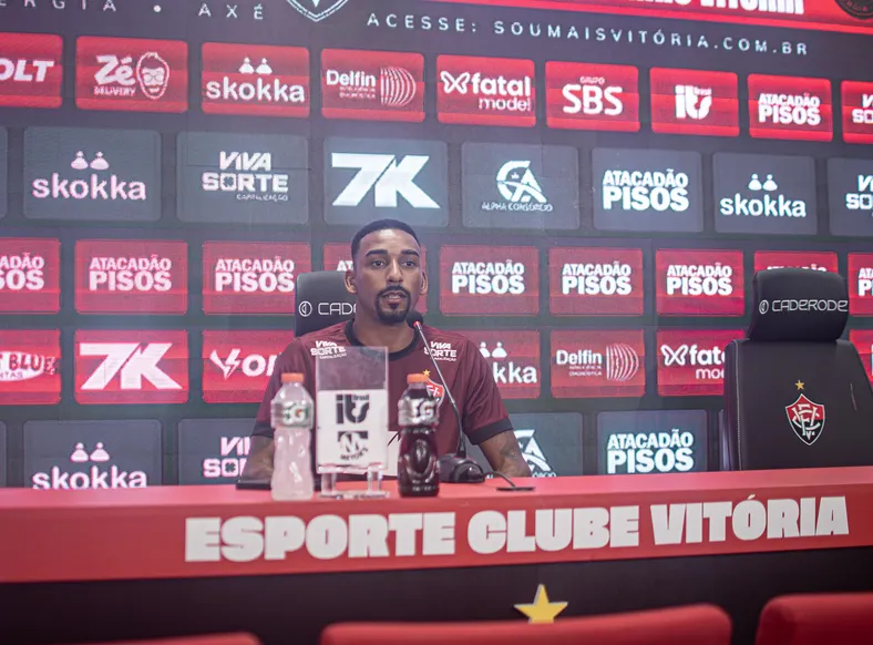Mateus Silva analisa disputa de posição na defesa do Vitória - Imagem