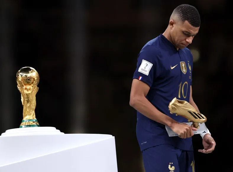 Mbappé quase desistiu de jogar pela França por racismo após eliminação - Imagem