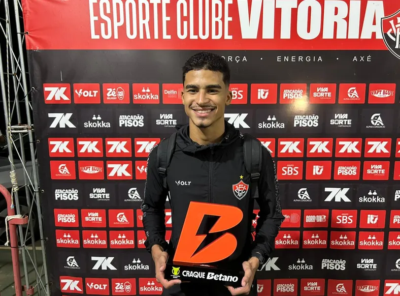 Melhor em campo, Renê agradece comparação com astro do futebol europeu - Imagem
