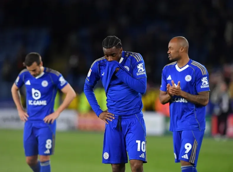 Saiba como o Leicester saiu da Champions para
3ª divisão em 10 anos - Imagem
