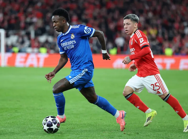 Torcida do Real Madrid prepara mosaico antirracista contra o Benfica - Imagem