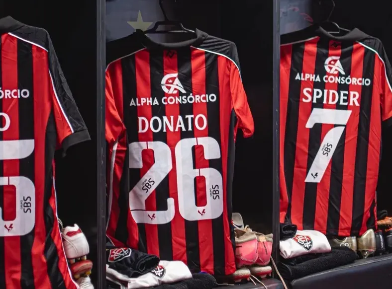 Vitória homenageia Wagner Moura antes de jogo no Barradão - Imagem