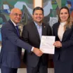 Alcolumbre discute criação de fundo permanente de assistência social