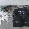 Casal é preso com drogas e camisas falsas da Polícia Civil em Salvador