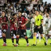Pra quitar 'dívida' de vencer fora de casa, Vitória encara o Santos na Vila Belmiro