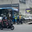 Vídeo: BRT atinge motociclista em faixa exclusiva na Avenida ACM