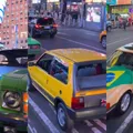 A "invasão" dos carros esportivos nacionais na Times Square, nos EUA imagem