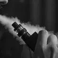 Aluno é obrigado a ficar nu em escola por suspeita de portar vape imagem