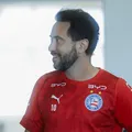 Após incômodo, Éverton Ribeiro retorna às atividades no Bahia imagem