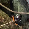 Após sete dias presos, mergulhadores encontram sobreviventes em caverna imagem