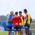 Bahia perde titulares e Ceni busca substitutos contra o Fluminense imagem