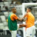 Bahia troca a espinha dorsal e novo trio de meio-campo conquista Ceni imagem