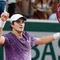 Brasileiro João Fonseca choca o mundo e elimina Djokovic de virada imagem