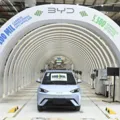 BYD atinge marca de 100 mil veículos e 5,5 mil empregos em Camaçari imagem