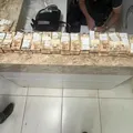 Carro com R$ 1,3 milhão em dinheiro é interceptado pela PM em rodovia da Bahia imagem
