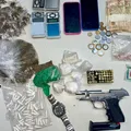 Casal é preso por usar carrinho de queijo coalho para vender drogas em Salvador imagem
