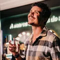 Cheiro de fogueira? Perfumista ensina a vencer a fumaça do São João imagem