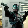 Clássico do cinema, RoboCop vai ganhar série; saiba detalhes imagem
