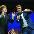 Com Trump e Javier Milei, Flávio internacionaliza a disputa nacional imagem
