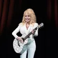 Comunidade LGBT lamenta morte de Dolly Parton: “Uma diva” imagem