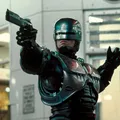 Conheça ator que vai viver o novo RoboCop em série do Prime Video imagem