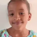 Criança morre ao ser arremessada por adolescente na piscina em festa imagem