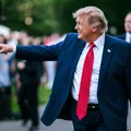 ‘Crise do Pix’ coloca Trump no centro de embate entre Lula e Flávio Bolsonaro imagem