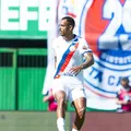 David Duarte passa mal e vomita em campo durante Chapecoense x Bahia imagem