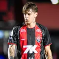 De olho na titularidade, Diego Tarzia vive melhor fase no Vitória imagem