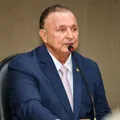 Deputado Adolfo Menezes sem pressa para assumir vaga no TCM imagem