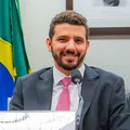 Deputado mais rico da Bahia recebe da noiva sua primeira doação imagem