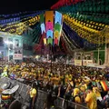 Em clima de Copa, Pelourinho encerra São João com Alceu Valença imagem