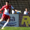 Ex-Bahia marca, defende pênalti e vira herói na Série D imagem