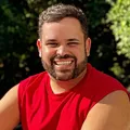 Ex-BBB revela que ganha mais como motorista do que como professor imagem