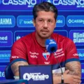 Ex-Vitória, Thiago Carpini nunca perdeu para o Leão como treinador imagem