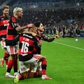 Flamengo e Palmeiras sofrem, vencem e seguem vivos na Libertadores imagem