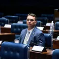 Flávio Bolsonaro enfrenta resistência e partidos viram as costas imagem