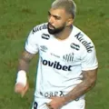 Gabigol será denunciado no STJD por gesto obsceno contra o Vitória imagem