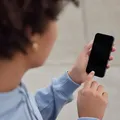 Gigante por trás do vidro do iPhone quer dobrar faturamento no Brasil imagem