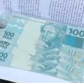 Homem é preso ao retirar pacote com notas falsas nos Correios imagem