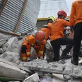 Idosa é encontrada viva três dias após terremoto na Indonésia imagem