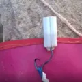 Idosa morre eletrocutada ao mexer em tomada enquanto lavava roupas na Bahia imagem