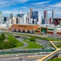 Idosa processa shopping de Salvador após sequestro em estacionamento imagem
