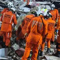 Idoso fica preso sob escombros após desabamento de laje em Salvador imagem